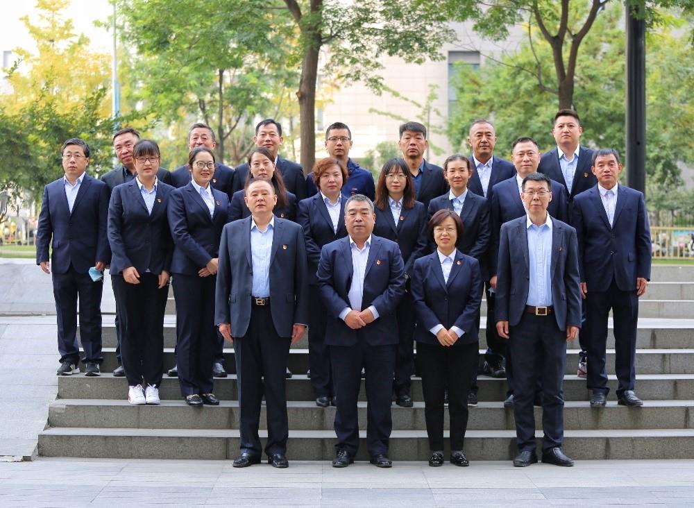 多元團隊凝合力，同舟共濟揚帆起